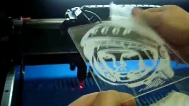 Лазерная гравировка на оргстекле смотреть онлайн