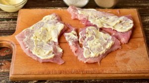 Мясные рулетики с чесноком