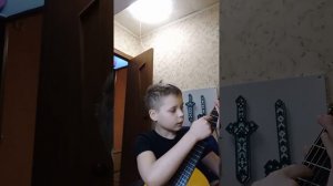 учу играть на гитаре Дым над водой