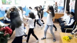 Танец -деспасито,круто танцуют  девочки  на выпуском вечере -4б класс-МСОШ-1#танец#выпусной#школа