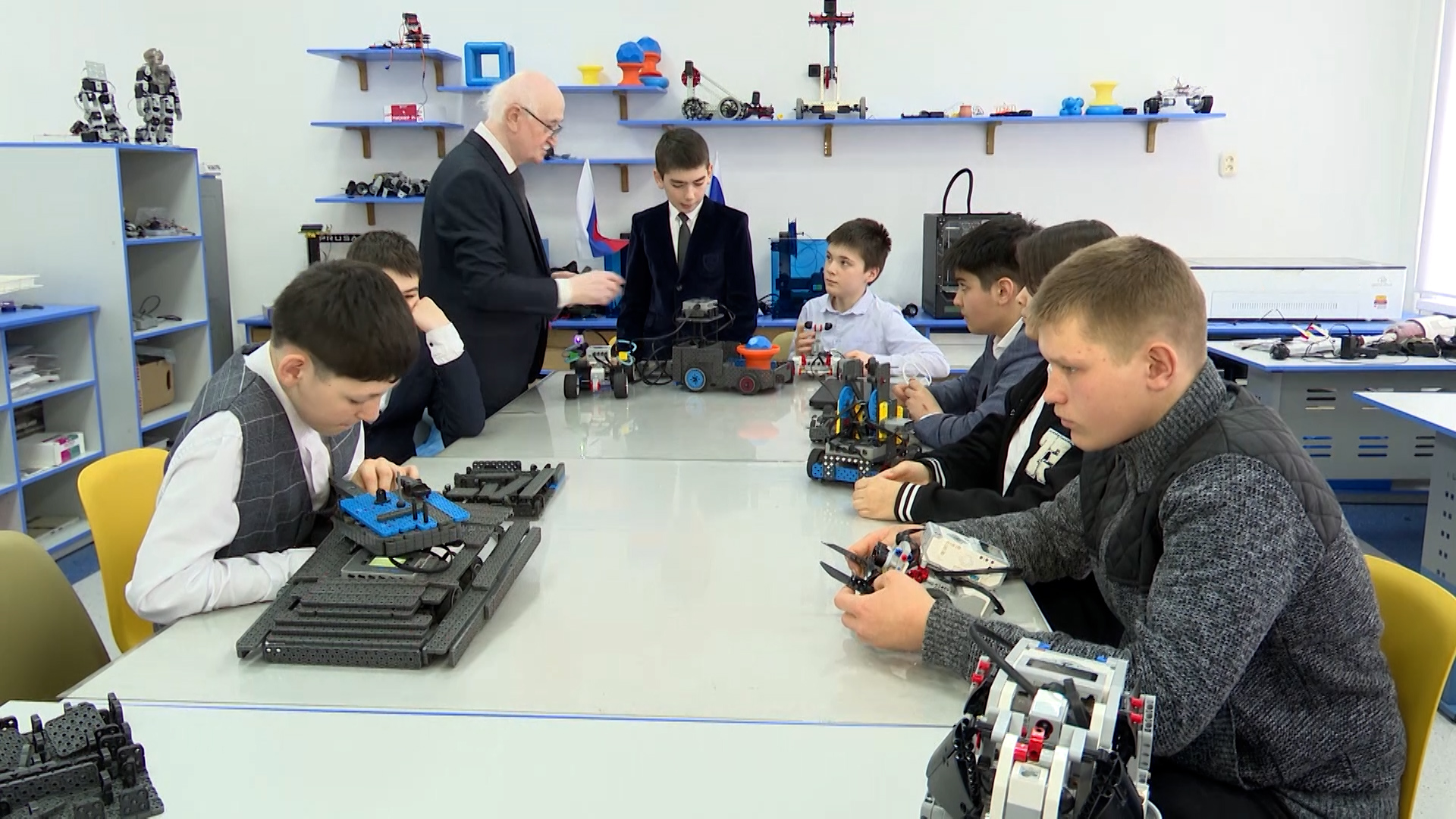 Сколько человек учится в гимназии. Гимназия количество учеников. Гимназия 6 пермь. Маоу гимназия № 1 г. Школа 1 гимназия саратов.