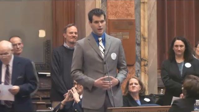 Речь Зака Уолса (Zach Wahls) в парламенте Айовы смотреть онлайн