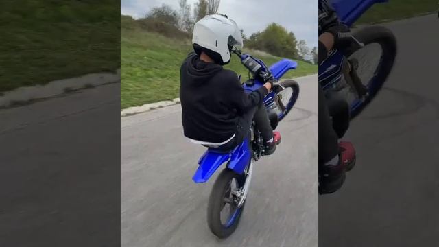 научится ездить на заднем колесе ямаха юз #yz #мотокросс #одесса #yamaha #yz125 смотреть онлайн