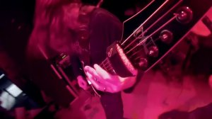 Six Feet Under - Silent Violence live (Ola headstock cam)