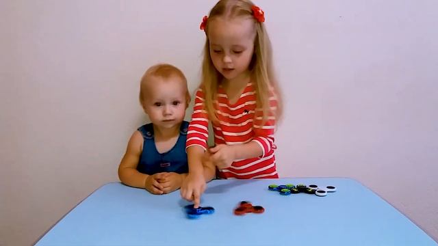 ФИДЖЕТ СПИННЕР ТРЮКИ! Трюки со спиннером светящимся для начинающих Fidget spinner game смотреть онлайн