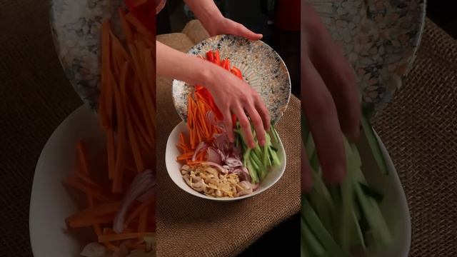 Салатик который прекрасно подойдет на полноценный обед или ужин!