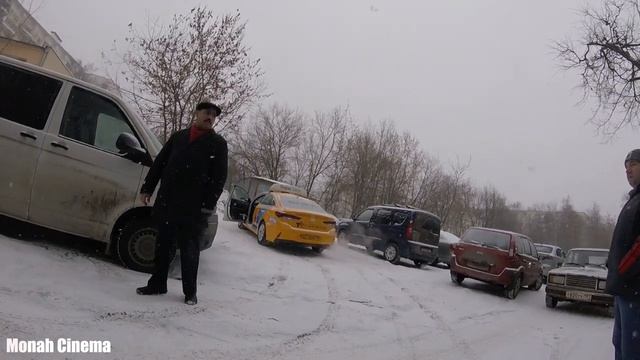 Как на деле выглядит уважение. Кто прав, кто должен уступить Ваше мнение. Ситуация у поликлиники 169 смотреть онлайн