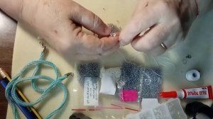 Бисер самые лёгкие жгутики сегодня ндебеле на 4 бисерины#бисерплетениежгутучимся