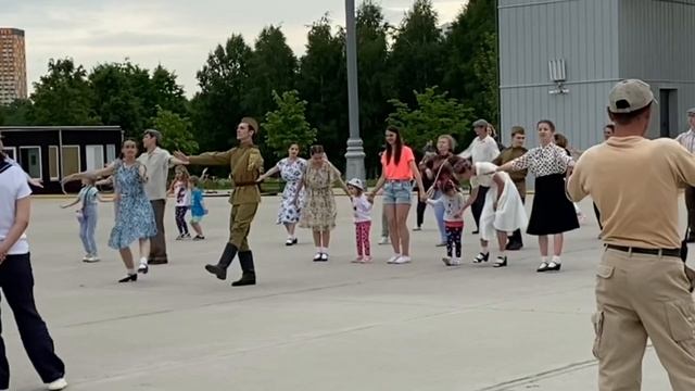 Выходной в парке Митино смотреть онлайн