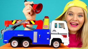 Автошкола для малышей: машинки на уроке. Эвакуатор, Экскаватор и Бетономешалка получили задания