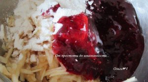 Трубочки из лаваша с брусникой, яблоком и бананом