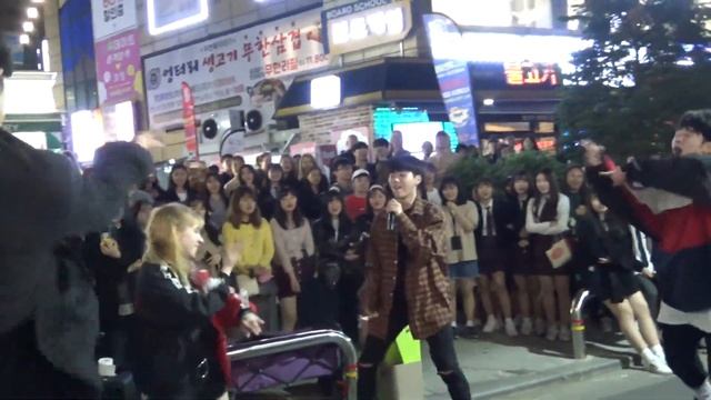 Русские танцуют в Корее/ вызвали на танец Red spark 레드스파크 Maxxam and Dasha смотреть онлайн