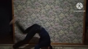 Как научиться вставать на голову