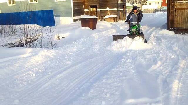 Динго 150 чистит снег смотреть онлайн