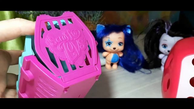 Игрушки VIP PETS и переноски.