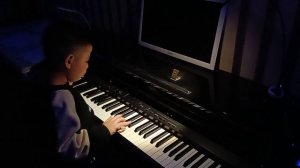 ребенок играет пианино песня Your New Home (The Amazing Digital Circus)