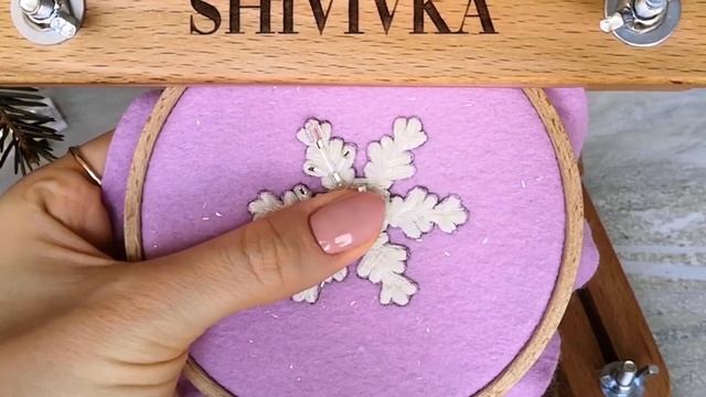 Брошь Снежинка - отрывки из курса по вышивке гладью, вышиваем объемной ниткой Gamma Cloudy смотреть онлайн