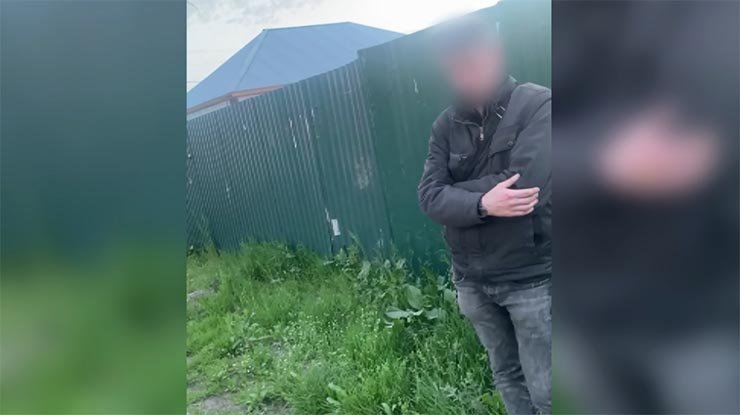 В Краснодаре женщины на детской площадке поймали и сдали полиции эксгибициониста