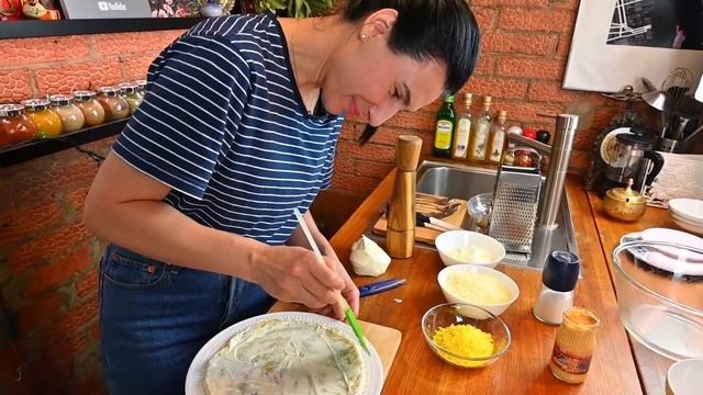 Все ищут его на столе! Потрясающе вкусный салат "Курица под снегом". смотреть онлайн