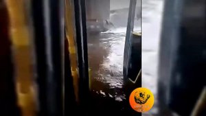 Автобус застрял в луже / The bus got stuck in a puddle 2021