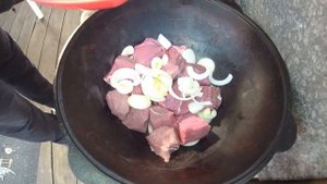 ?МЯСО ПО КРЕМЛЕВСКИ В КАЗАНЕ НА КОСТРЕ. Самый лучший рецепт телятины в казане .Рецепты Русской кухн