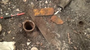 Расчеканенные чугунные трубы в старом фонде.