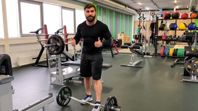 КАК ПРАВИЛЬНО ДЕЛАТЬ ПОДЪЕМ ШТАНГИ НА БИЦЕПС ЕZ ГРИФОМ смотреть онлайн