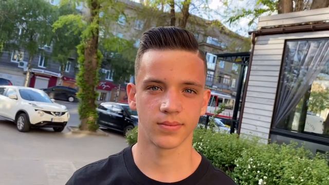 Мужская стрижка- помпадур & мид фейд .. men’s haircut- pompadour & mid fade ( Mr.Jalal.Barber)