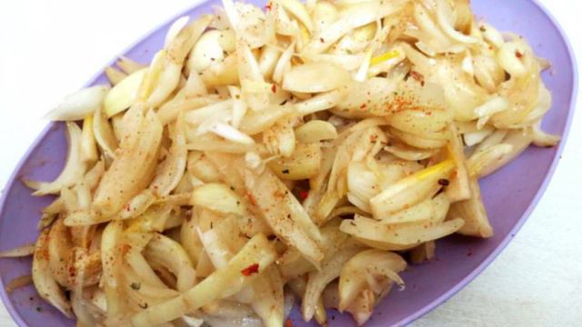 Свинина тушёная  с луком