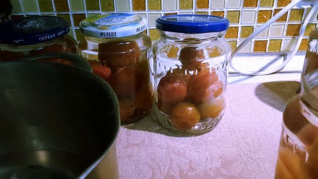 Сладкий и нежный компот из сливы. Очень вкусный.