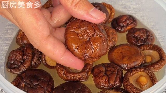 泡發乾香菇，切記不要直接用水泡，教你飯店不外傳的小竅門，3分鐘快速泡發【廚房美食多】Soak Dried Shiitake Mushrooms, Tips