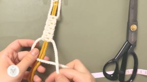 Marcapáginas en macramé hecho con restos de cuerda paso a paso | easy macrame bookmark 2 knots