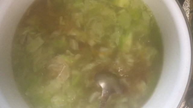 Эконом меню: щи из свежей капусты и мясо с овощами в томатном соусе