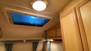 Английский караван, прицеп-дом, кемпер, автодом Abbey Vogue 212 GTS 2001 года выпуска