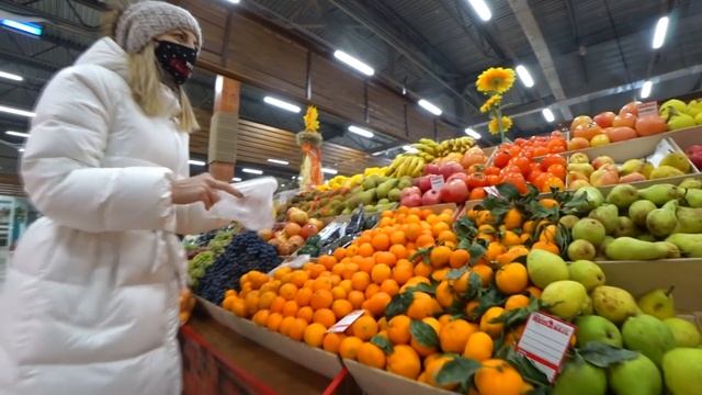 Закупка овощей и фруктов на Рынке