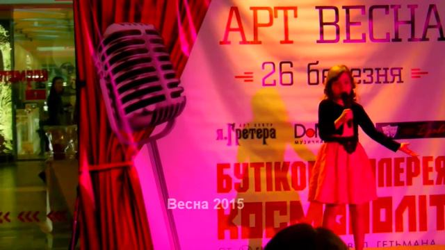 Учимся  петь и играть на фортепиано в музыкальной школе.