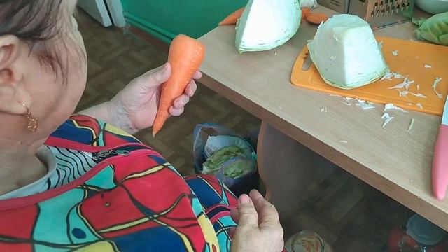 №596 пришел мой заказ с wildberries_ бабушка солит капусту от.04.11.2022г.
