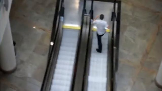 Random Guy Downstairs In The Oracle Running Down The Up Escalator смотреть онлайн