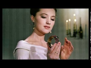 Отрывок из повести «Гранатовый браслет» читает библиотекарь  Ольга Краснова.