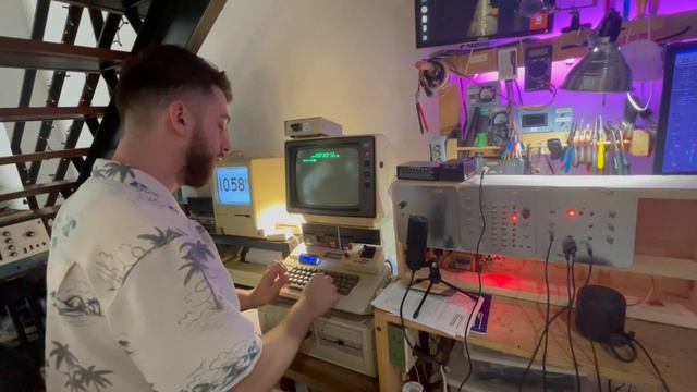 Apple II Plays a DIY Modular Synthesizer смотреть онлайн