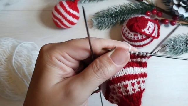 Ёлочные игрушки, шары, связанные спицами. Подарите близким тепло своих рук. смотреть онлайн