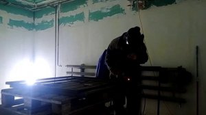 Как же научится варить тонкий металл электродом по типу проф трубы!!!!