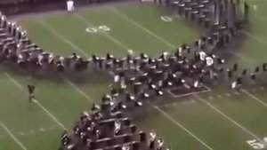 Синхронность маршировки - поражает!