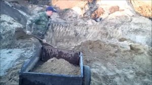 Привез песок из карьера. Ремонт дороги своими руками.