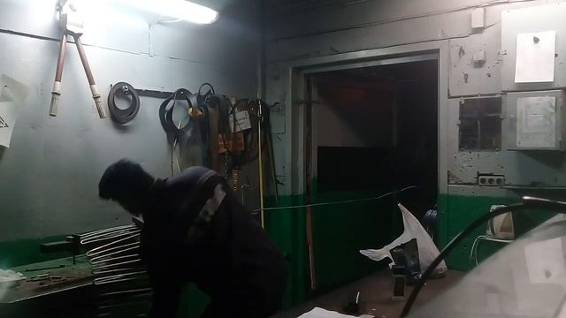Как согнуть спираль одному.