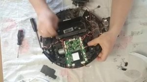 Ремонт робота пылесоса ILife V7s Pro центральная щетка. Часть 1
