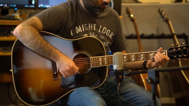 Gibson J 15 vs Gibson Southern Jumbo (J-45) смотреть онлайн