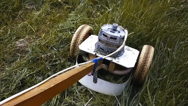 НЕ ПОКУПАЙТЕ ГАЗОНОКОСИЛКУ ПОКА НЕ ПОСМОТРИТЕ ЭТО ВИДЕО ! ГАЗОНОКОСИЛКА - ТРИММЕР СВОИМИ РУКАМИ ! смотреть онлайн