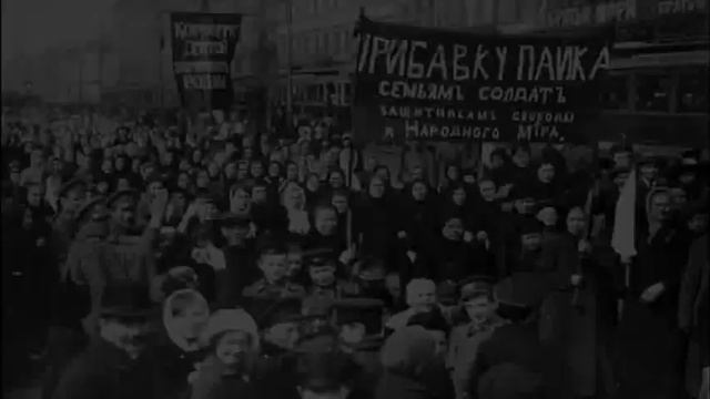 16th April 1917: Lenin arrives back in Russia in the sealed train after a decade in exile смотреть онлайн