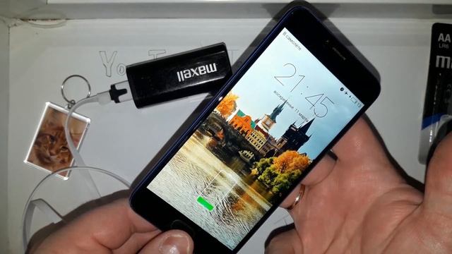 Внешний аккумулятор Maxell на батарейках Power Bank Review